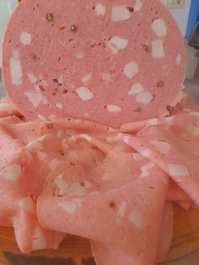 Mortadella al pepe e al pistacchio